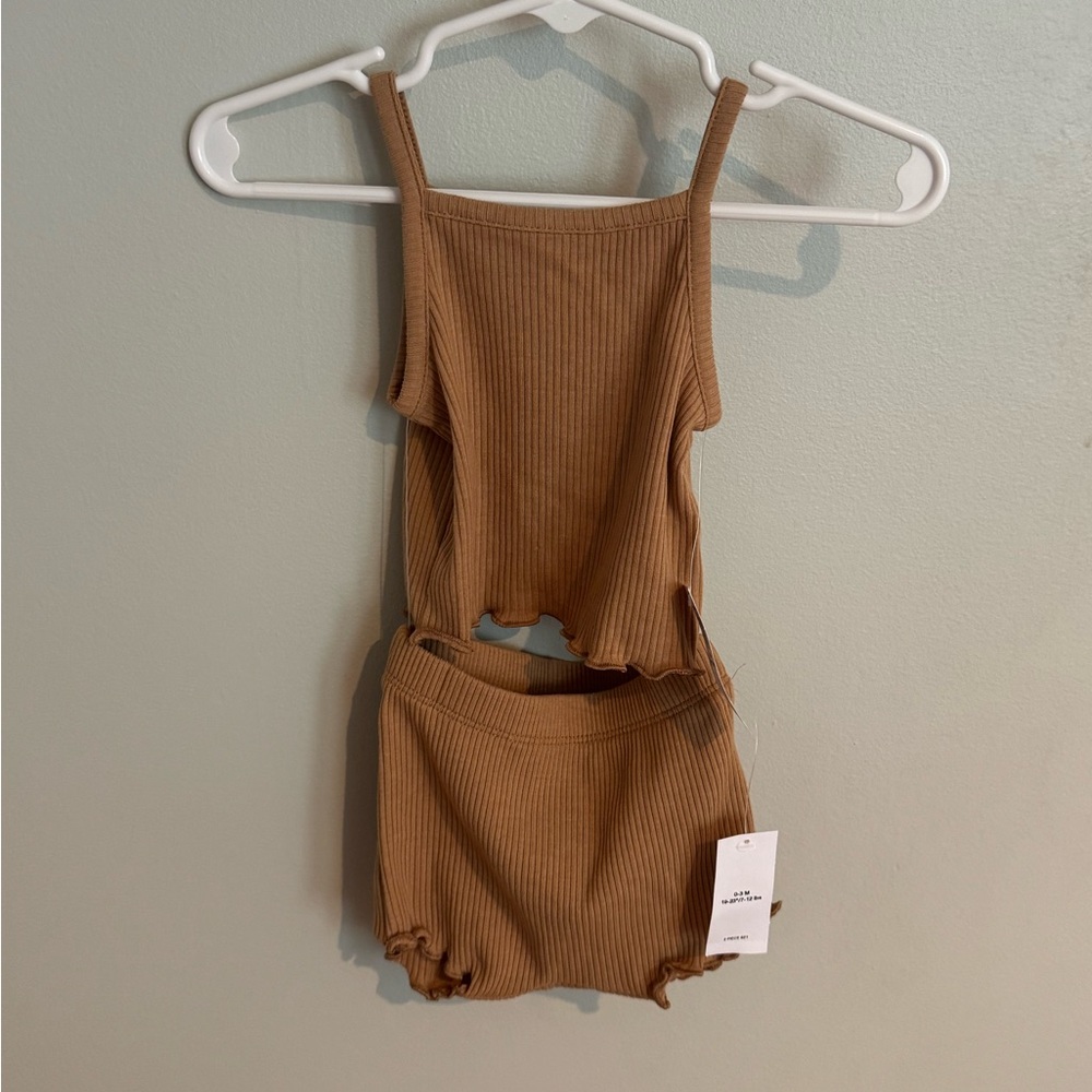 0-3M- Old Navy Tan Ribbed Lettuce Edge Cami & Shorts Set. Brand new
